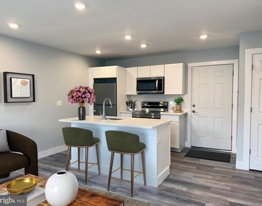 2809 S Warnock Street - Photo Thumbnail 2