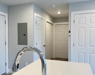 2809 S Warnock Street - Photo Thumbnail 7