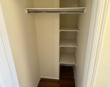 204 Livingston Court - Photo Thumbnail 6