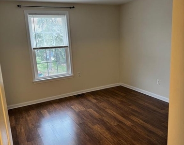 204 Livingston Court - Photo Thumbnail 12
