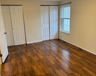 204 Livingston Court - Photo Thumbnail 15