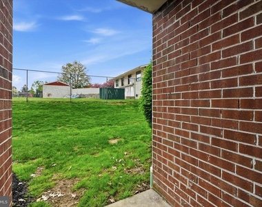 2402 Pond View Drive - Photo Thumbnail 14