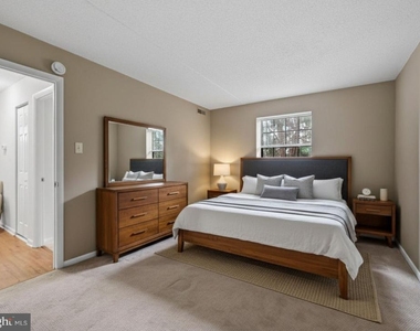 2402 Pond View Drive - Photo Thumbnail 17