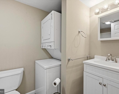 2402 Pond View Drive - Photo Thumbnail 12