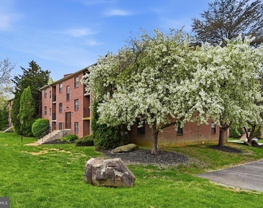 2402 Pond View Drive - Photo Thumbnail 1