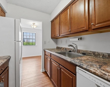 2402 Pond View Drive - Photo Thumbnail 2