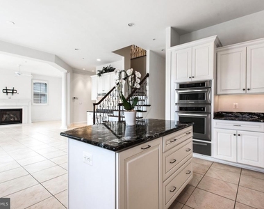 8319 Quarry Manor Terrace - Photo Thumbnail 33