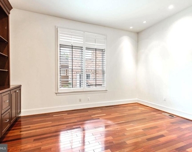 8319 Quarry Manor Terrace - Photo Thumbnail 10