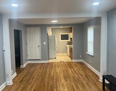 2518 Linwood Road - Photo Thumbnail 3