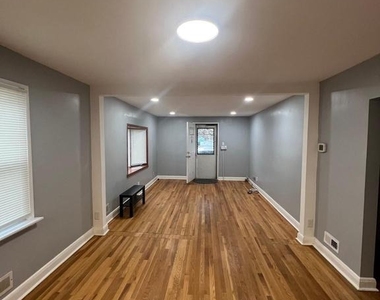 2518 Linwood Road - Photo Thumbnail 5