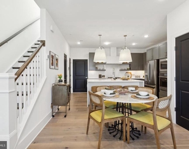 111 E Cromwell Street - Photo Thumbnail 16