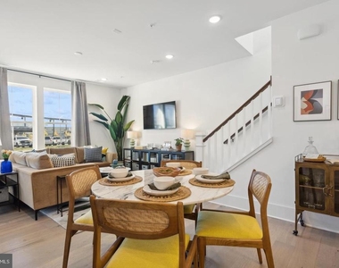 111 E Cromwell Street - Photo Thumbnail 19