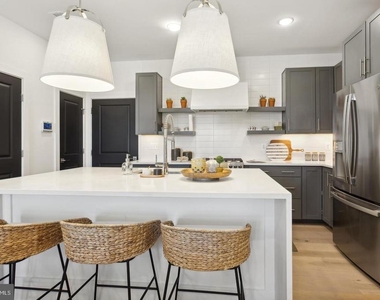 111 E Cromwell Street - Photo Thumbnail 8
