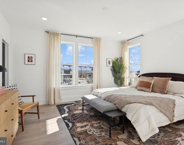 111 E Cromwell Street - Photo Thumbnail 23