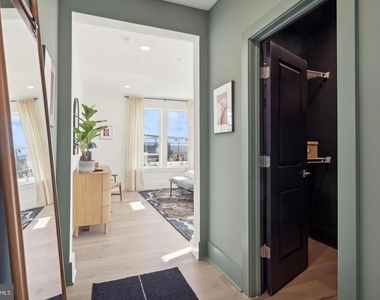 111 E Cromwell Street - Photo Thumbnail 20