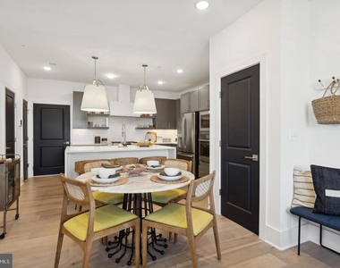 111 E Cromwell Street - Photo Thumbnail 15
