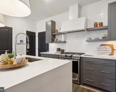 111 E Cromwell Street - Photo Thumbnail 14