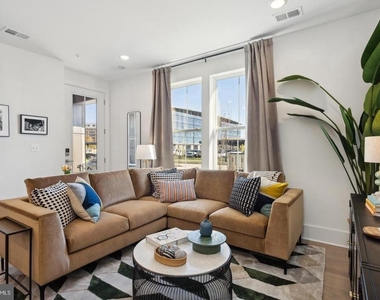 111 E Cromwell Street - Photo Thumbnail 5