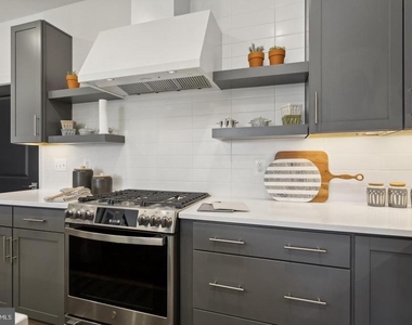 111 E Cromwell Street - Photo Thumbnail 11