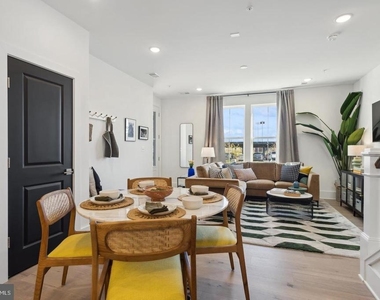 111 E Cromwell Street - Photo Thumbnail 18