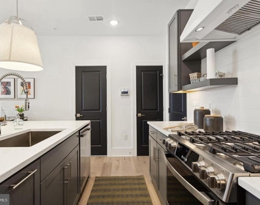 111 E Cromwell Street - Photo Thumbnail 9