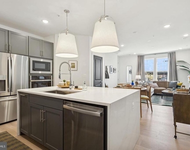 111 E Cromwell Street - Photo Thumbnail 13