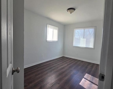 520 56th Street Ne - Photo Thumbnail 12