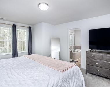 264 Wembley Drive - Photo Thumbnail 12