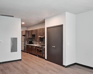 5310 Helen St - Photo Thumbnail 3