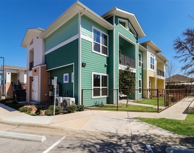 8601 W Gate Blvd - Photo Thumbnail 1