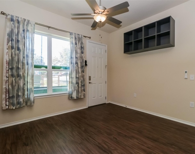 8601 W Gate Blvd - Photo Thumbnail 4