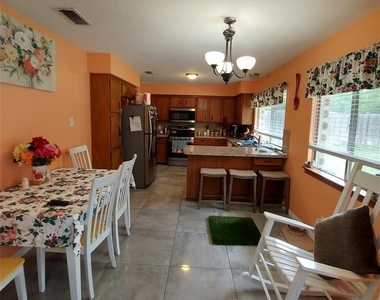 2303 Dover Rd - Photo Thumbnail 4