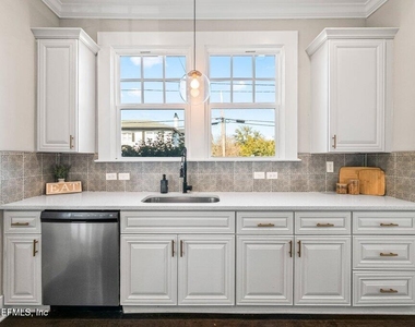 2843 Oak Street - Photo Thumbnail 21