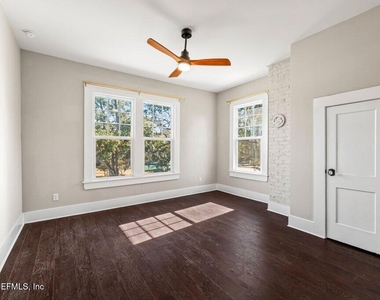 2843 Oak Street - Photo Thumbnail 60
