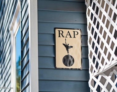 2843 Oak Street - Photo Thumbnail 2