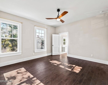 2843 Oak Street - Photo Thumbnail 63