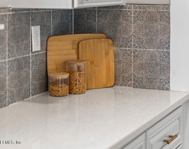 2843 Oak Street - Photo Thumbnail 25