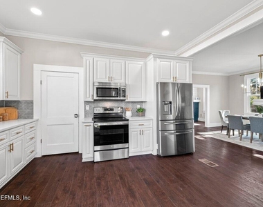 2843 Oak Street - Photo Thumbnail 19