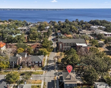 2843 Oak Street - Photo Thumbnail 7