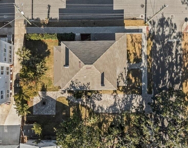 2843 Oak Street - Photo Thumbnail 73