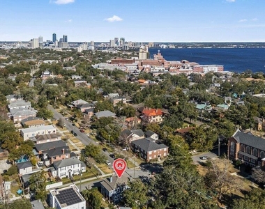 2843 Oak Street - Photo Thumbnail 6