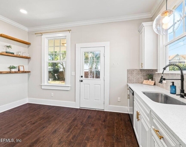 2843 Oak Street - Photo Thumbnail 30