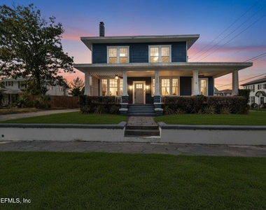 2843 Oak Street - Photo Thumbnail 1
