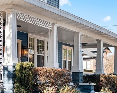 2843 Oak Street - Photo Thumbnail 9