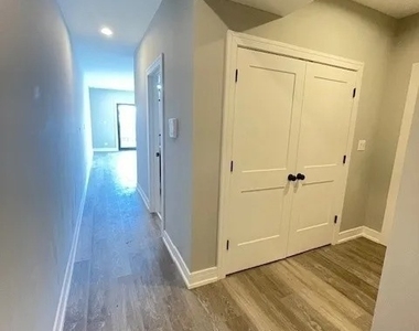 5420 W Belmont Street - Photo Thumbnail 11