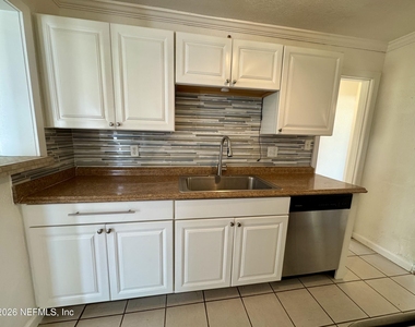 288 Boylston Avenue - Photo Thumbnail 12