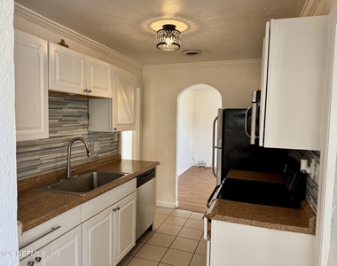 288 Boylston Avenue - Photo Thumbnail 14