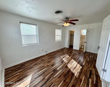288 Boylston Avenue - Photo Thumbnail 5
