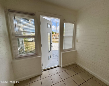 288 Boylston Avenue - Photo Thumbnail 2