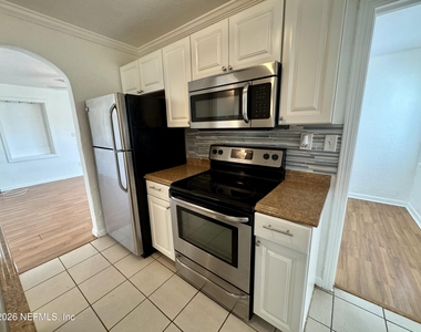 288 Boylston Avenue - Photo Thumbnail 13